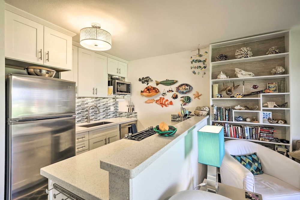 Lush Molokai Island Oasis w/ Private Pool + Beach!