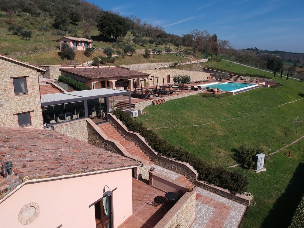 Borgo Sant'Apollinare Resort