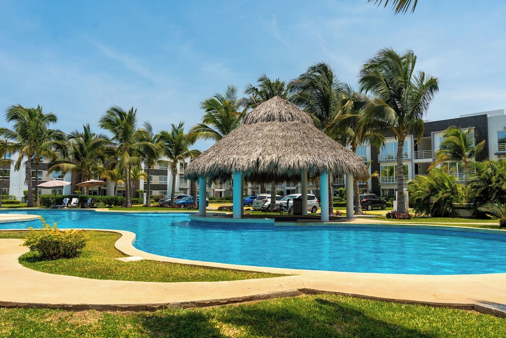 Dream Diamante with Beach Club