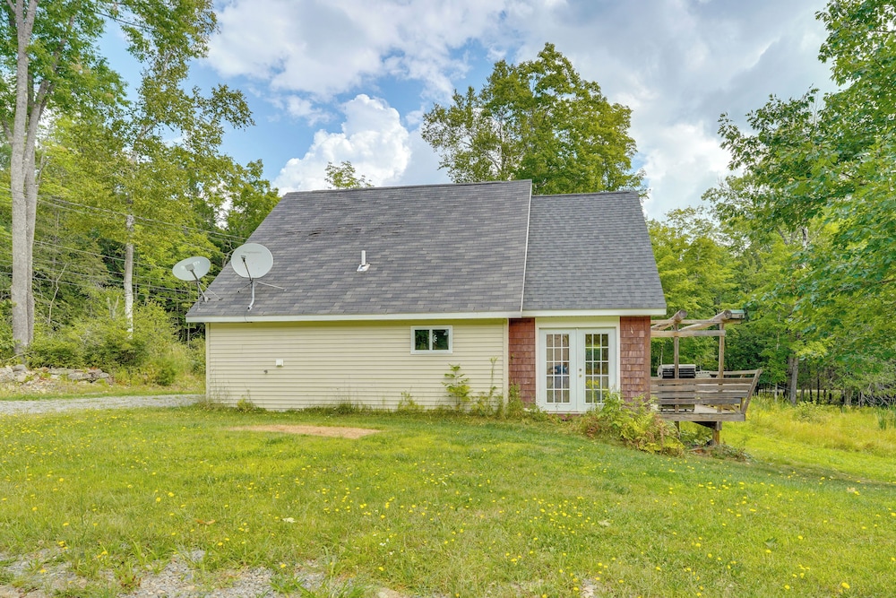 Fish + Hike: Wooded Home w/ Deck in Dexter