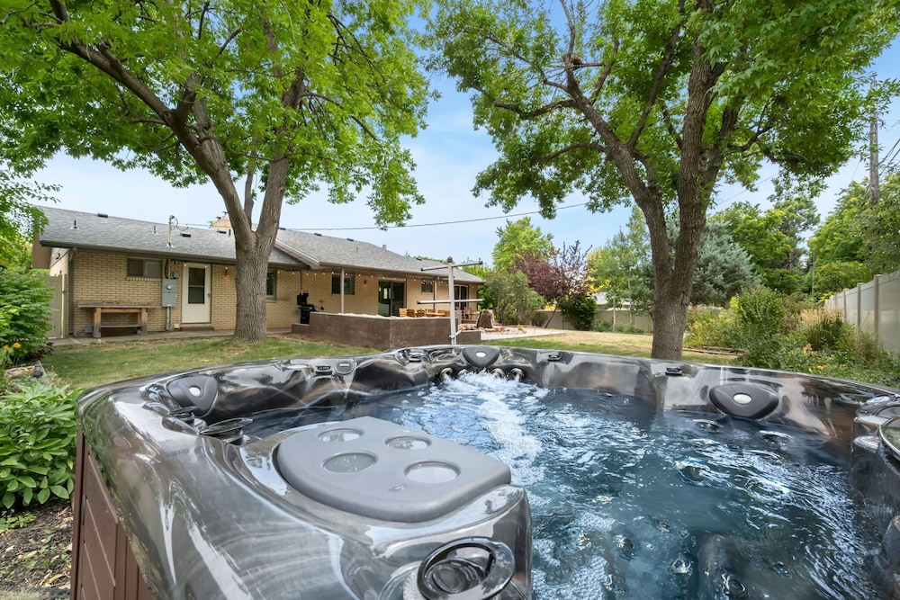 The Foundry Escape - Hot Tub, Bikes & Game Room
