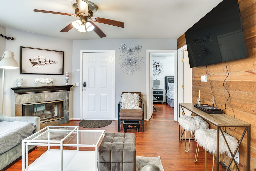 Walk to Beach: San Diego Hideaway w/ Patio