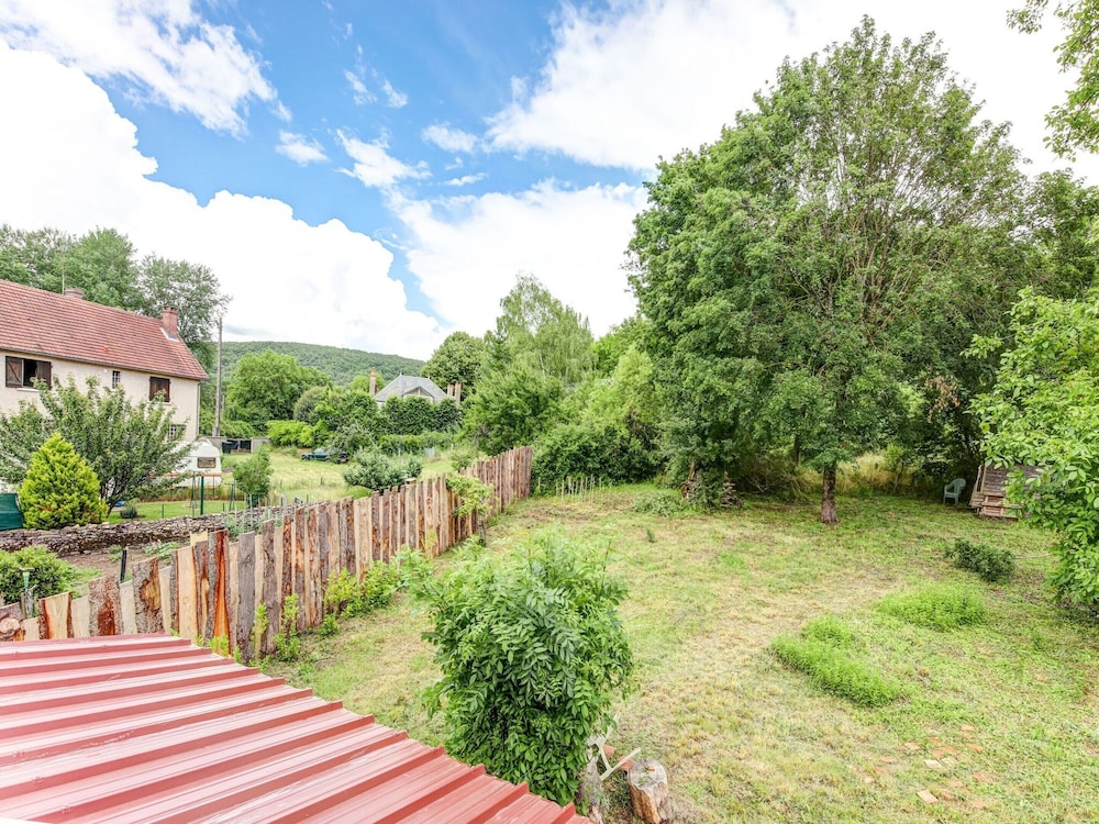 Traditional Holiday Home in Brinon sur Beuvron