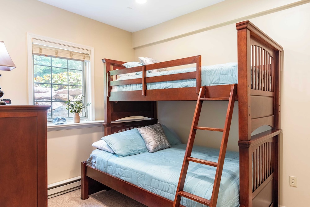 Highland Hideaway by Avantstay Group Poconos Retreat w/ Patio + Game Room