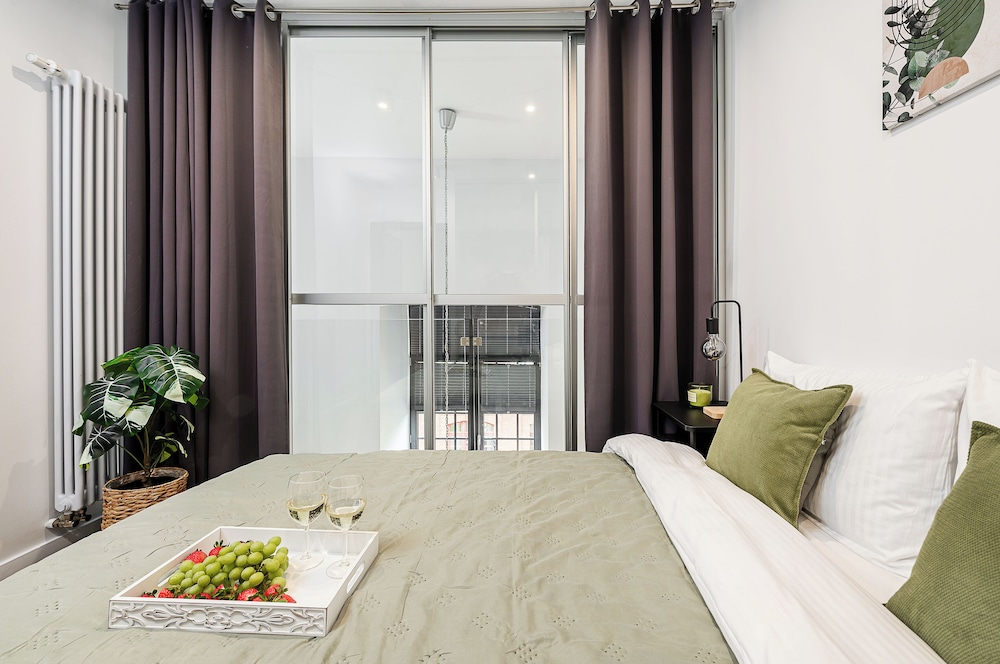 Lumina luxury 2-level apart with parking