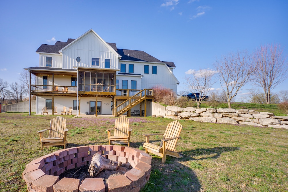 Rustic Missouri Vacation Rental w/ Hill Views! view 2