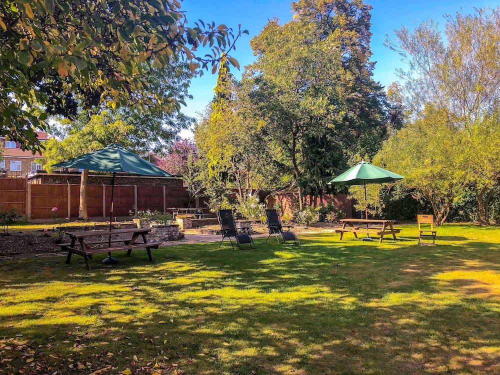 Mapesbury Lodge