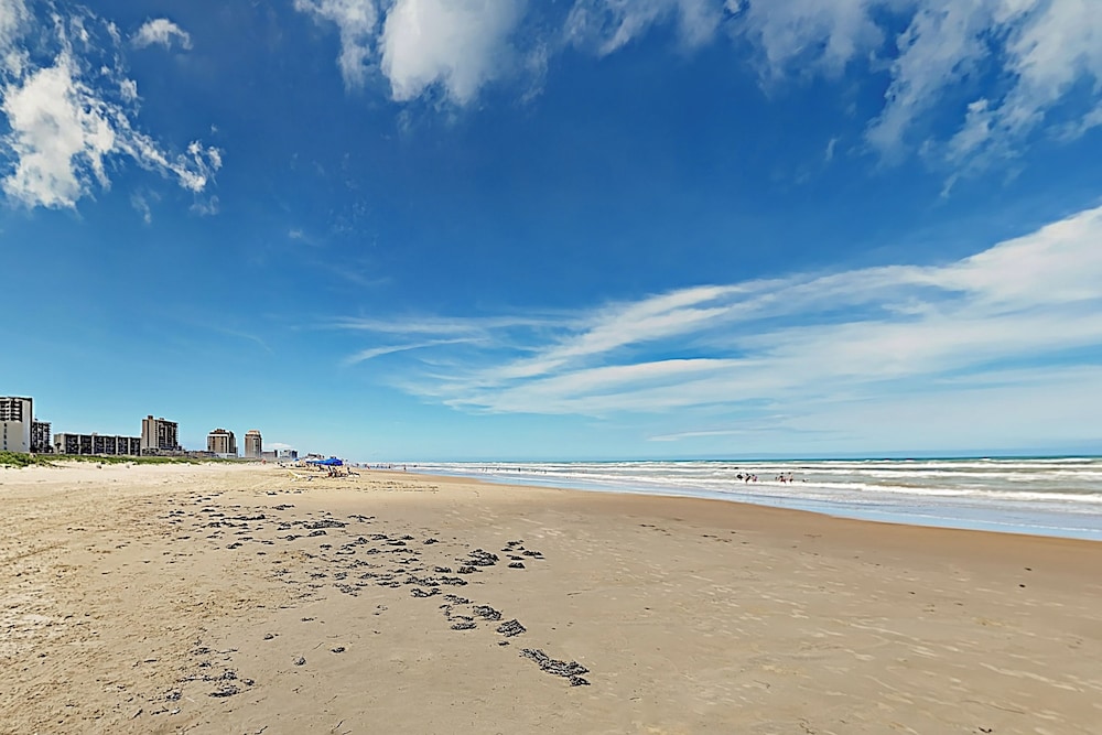 Corner 3BR w/ Wraparound Balcony & Gulf Views
