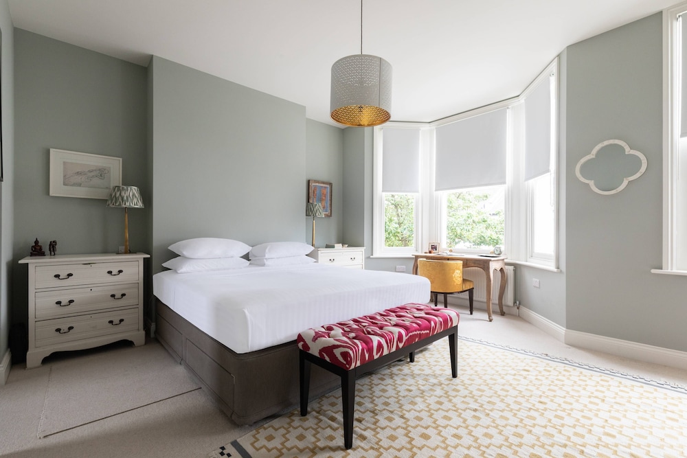 Brewster Gardens III by Onefinestay