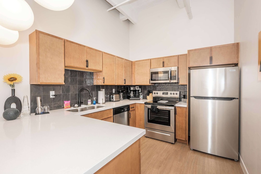The 333 Suites For 24 Guests