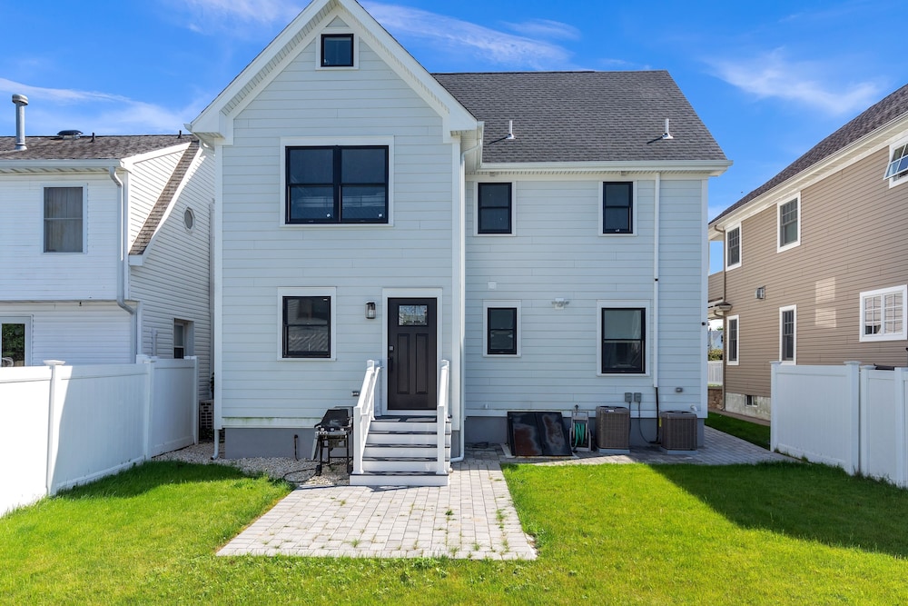 Ultimate Belmar Beach Getaway - Sleeps 10 7 Bedroom Home by RedAwning view 2