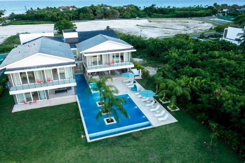 Cap Cana Villa for Rent Modern Fresh and Fully-equipped Oceanfront Villa
