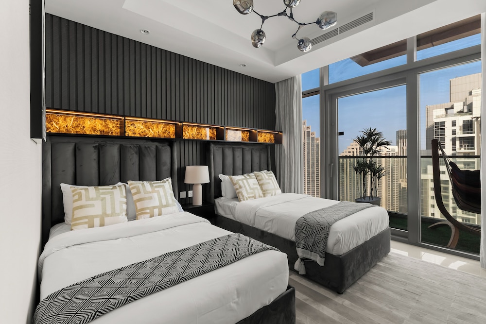 Gogoto LUX Burj View Spacious