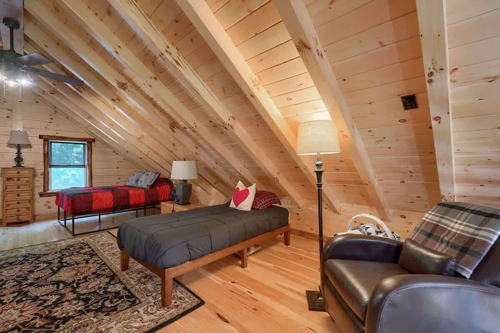 Seven Pines Cabin - Secluded in Hocking Hills