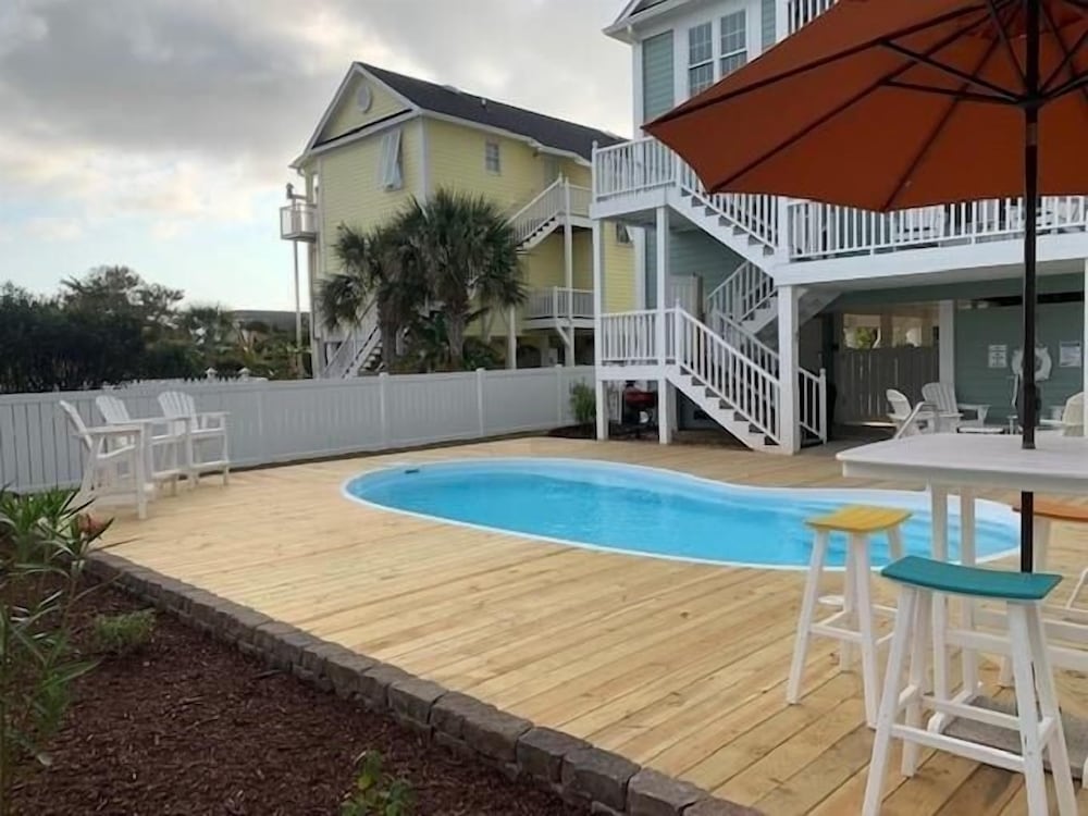 Absolute Bliss Private 4 Bedroom Home by RedAwning