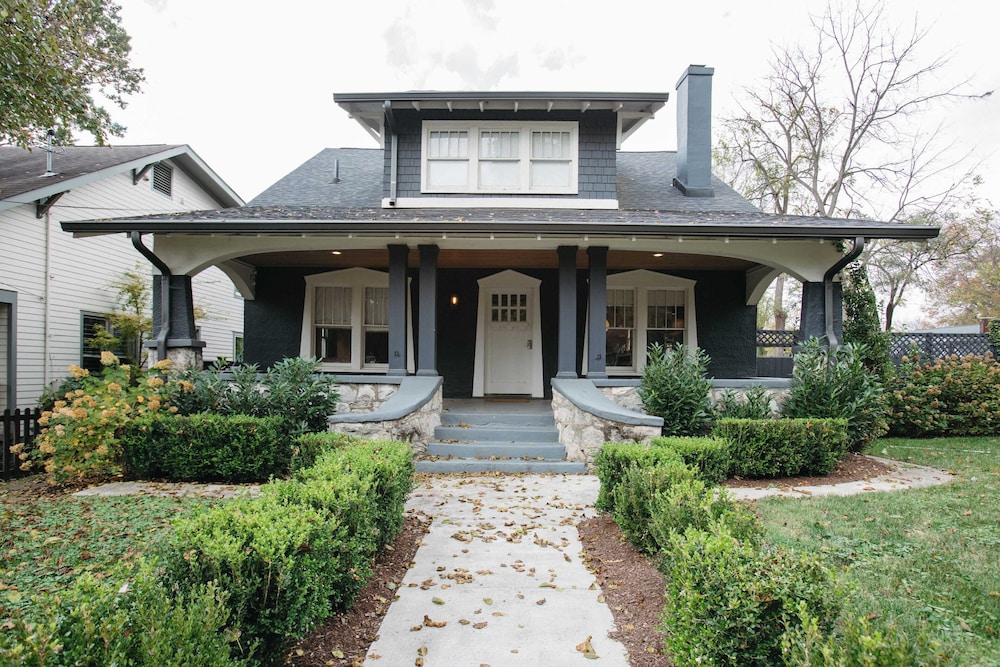 East Nashville Retreat w/ Fireplace, Backyard Firepit, Outdoor Dining & Minutes From Downtown Music, Food & Nightlife Chapel House by Avantstay