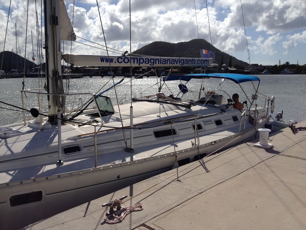 Yacht Yota Bellavita