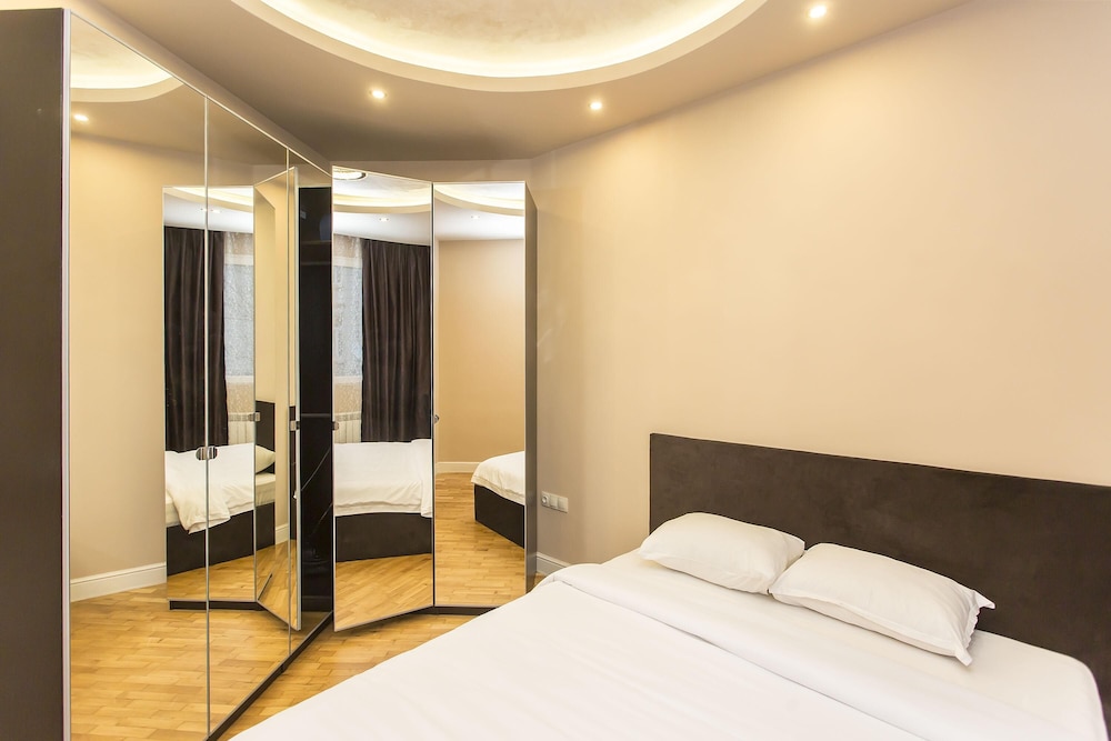 Elegant 2bdr Apartment With a Balcony
