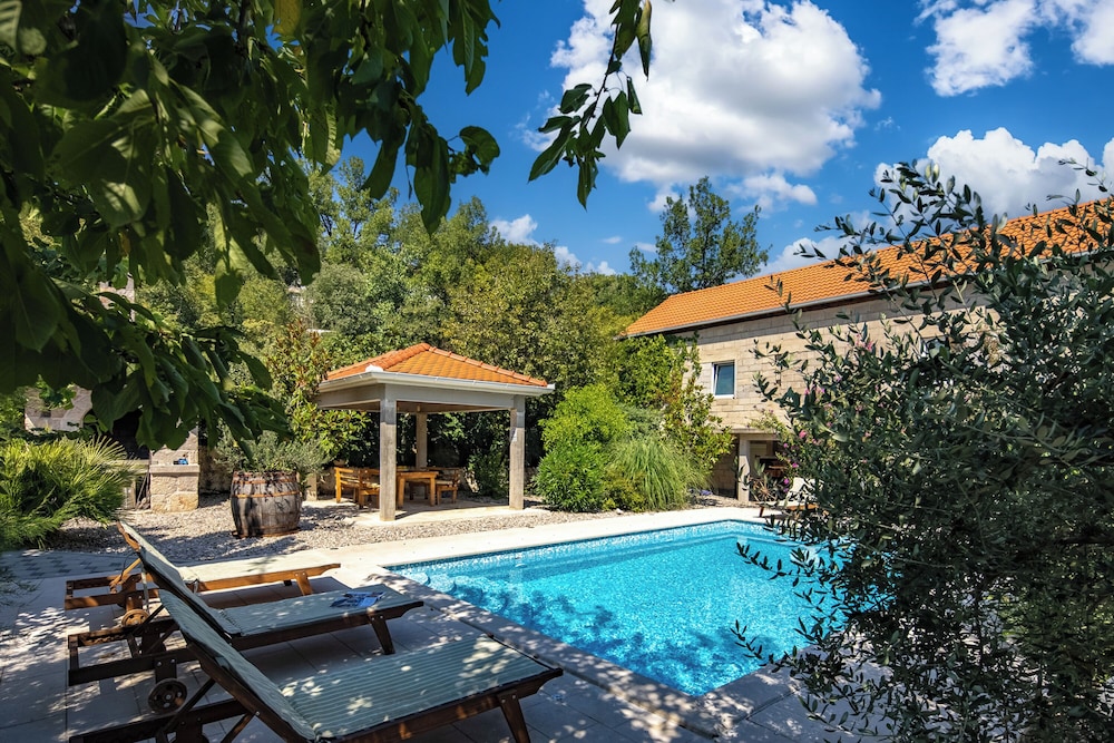 Holiday Home Ljubica With Pool
