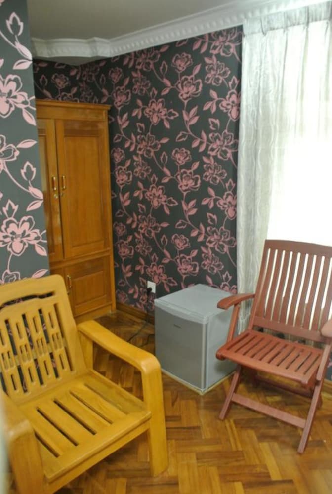 Yaewaddy Motel