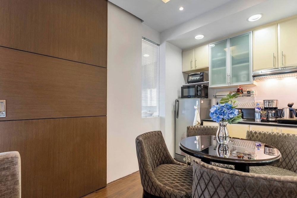 Luxurious Studio in Mckinley Hill With City View