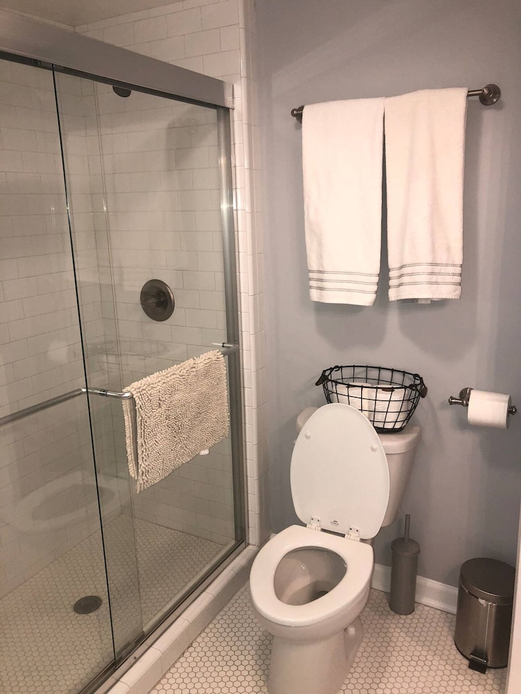 Recently Renovated Chic Durham Farmhouse