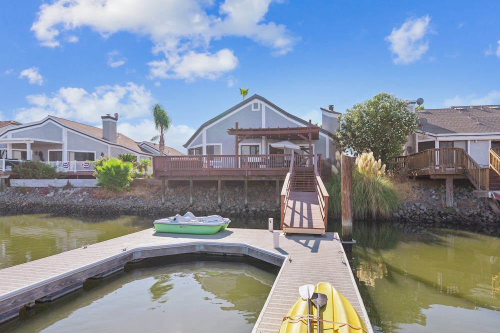 Waterfront Escape With Private Dock 3 Bedroom Home