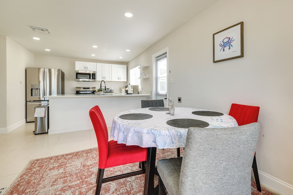 1 Block to Beach: Gulf Coast Escape w/ Patio!