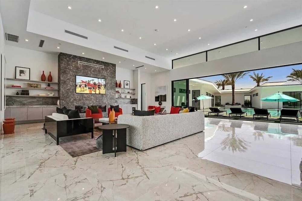 Sleeps 23 Luxury Villa w/ Pool, Hot Tub & Pickleball Court Bravo Villa 10