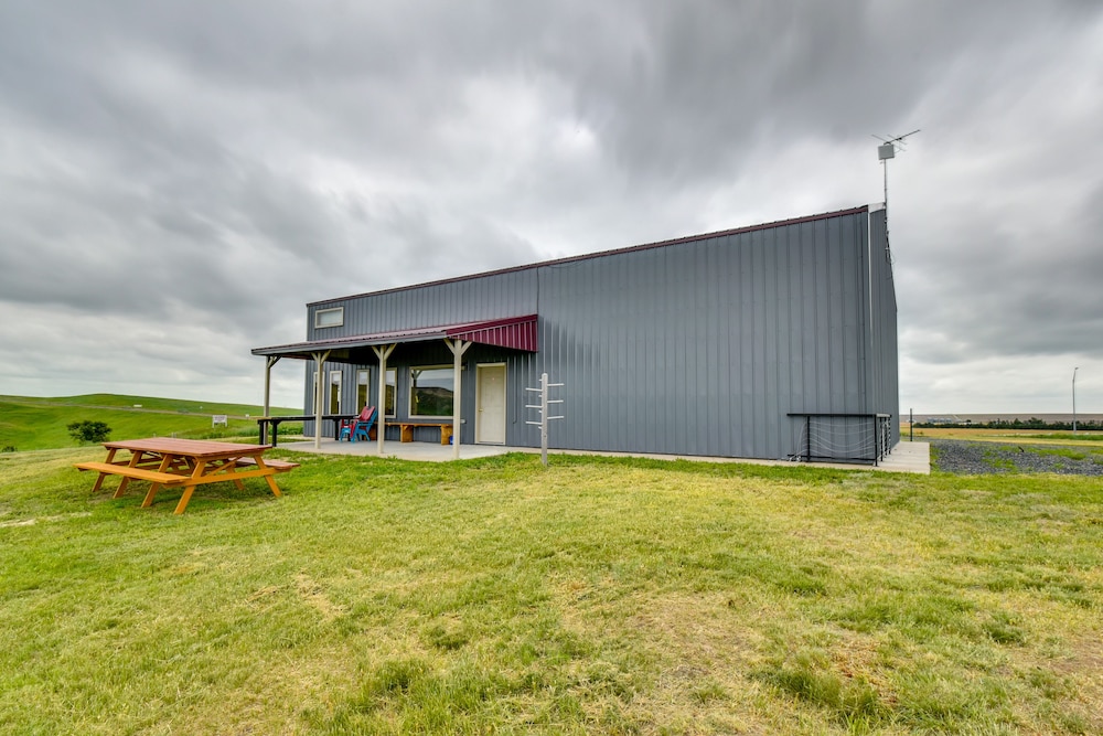 Secluded Nebraska Getaway: 4 Mi to Lake Mcconaughy - Property Image 6