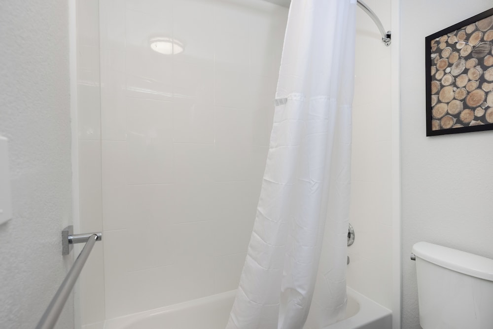 Hayward Vacations - Comfort Inn - Property Image 10