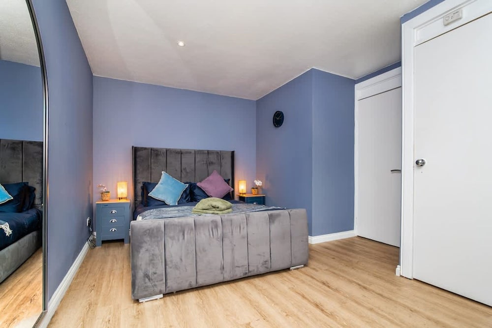 2 Bedroom House-free Parking