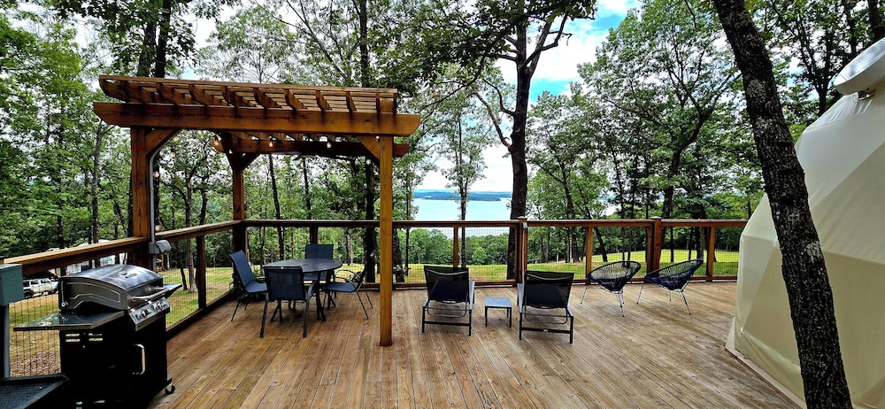 Falling Stars at Bull Shoals Lake