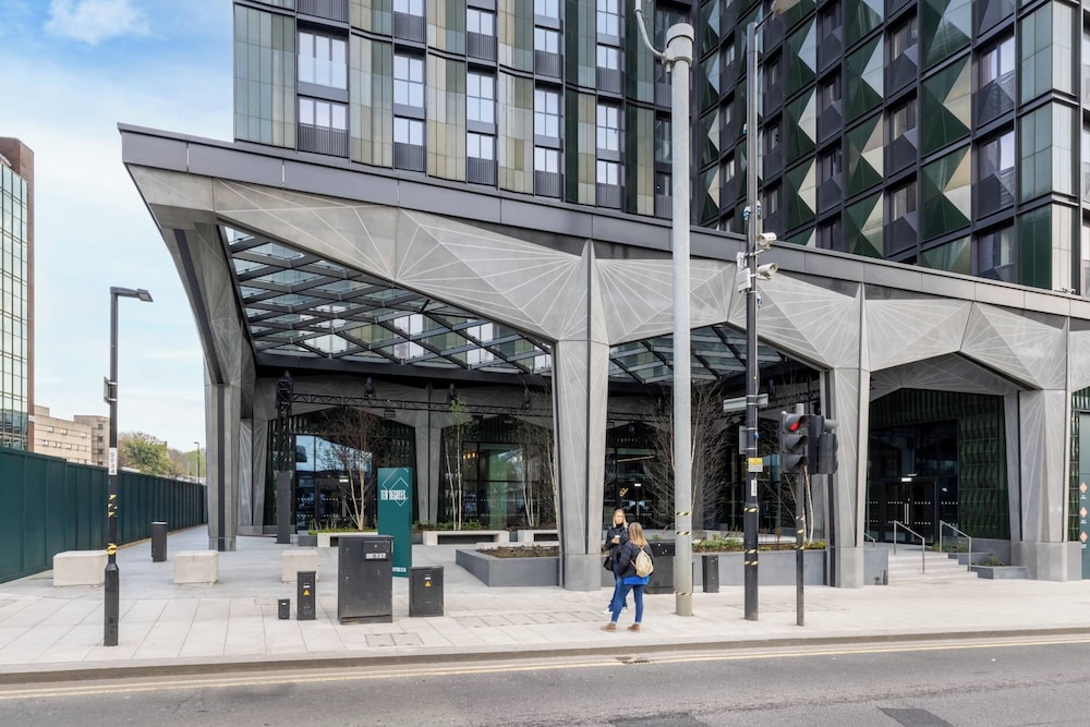Croydon Central Apartments by Urban Rest