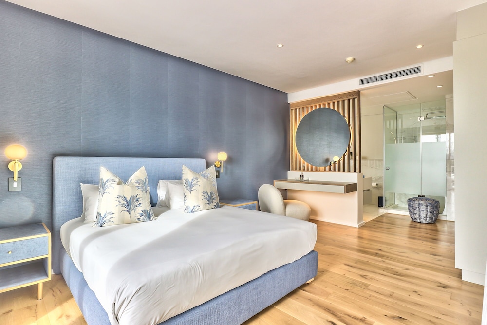 Superior Three Bedroom Apartment