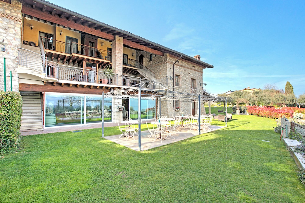 Cascina Crocelle Apartments