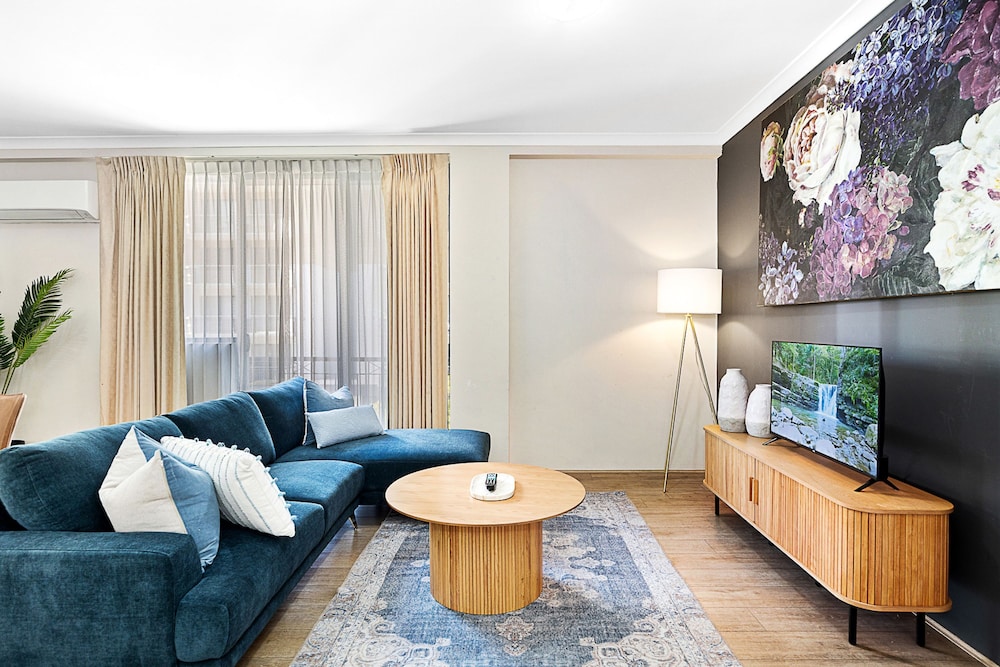 2bdr East Perth Getaway