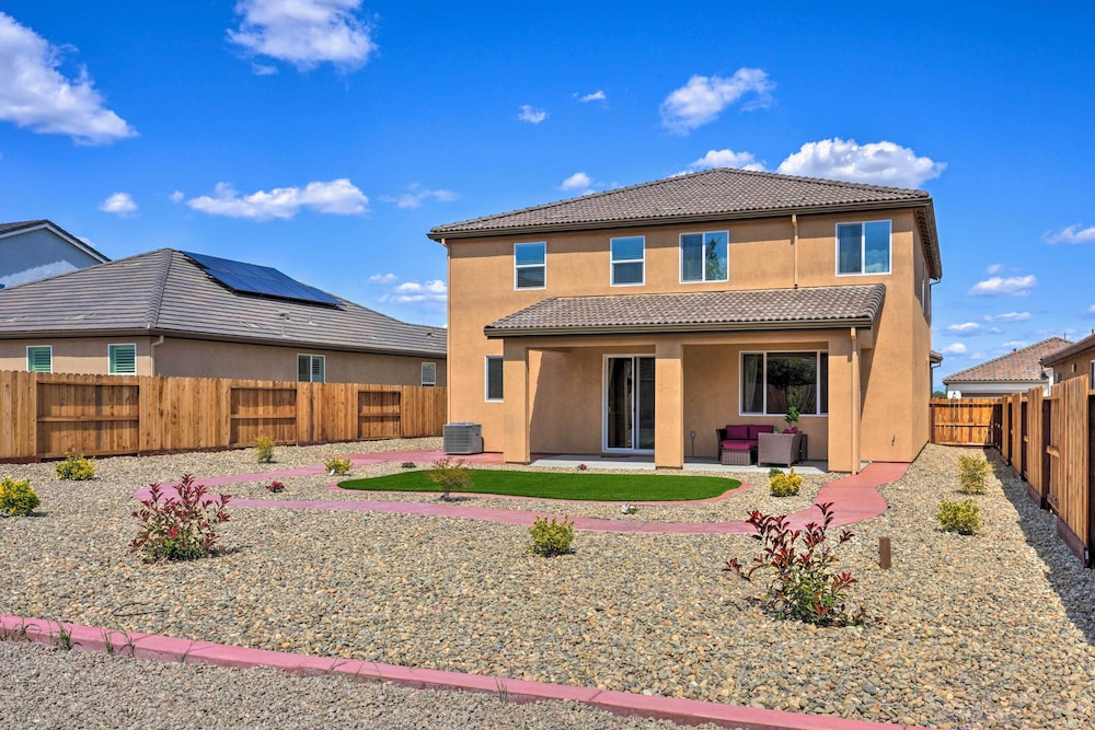 Sacramento Retreat w/ Yard ~ 13 Mi to Dtwn! view 5