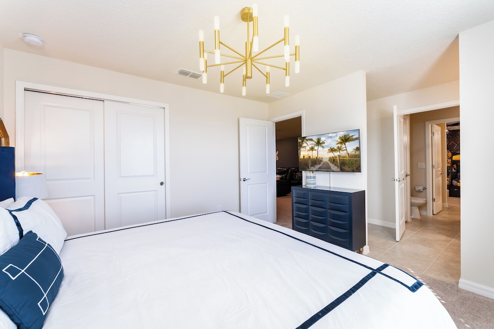 Amazing 8BR Villa by Disney Pool Theater