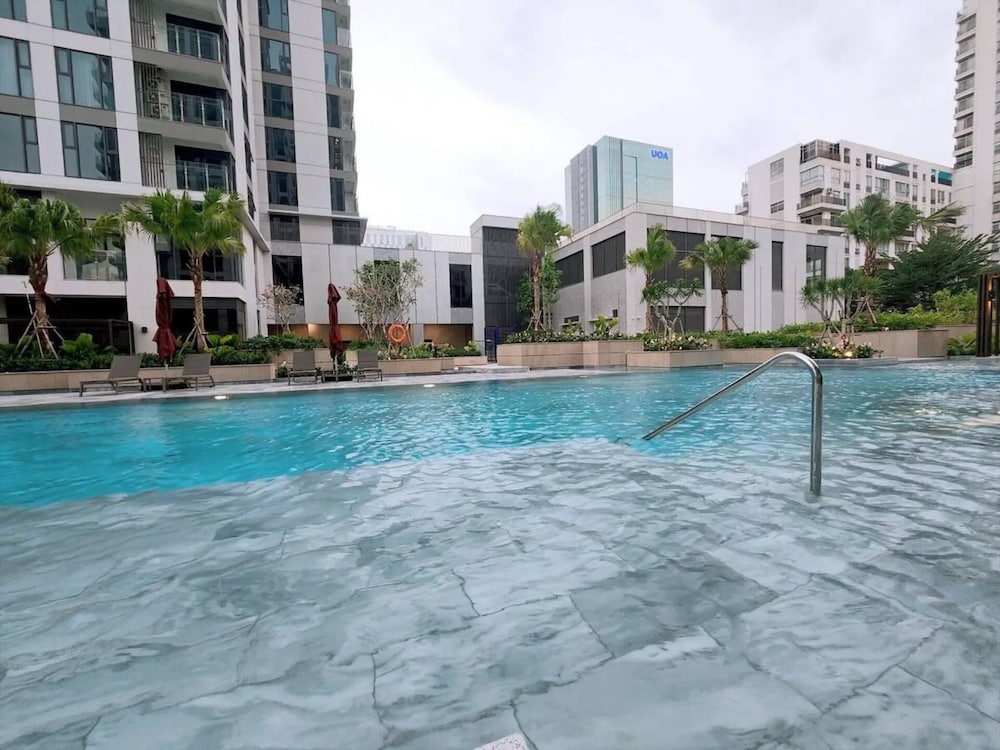 Cardinal Court Apartment