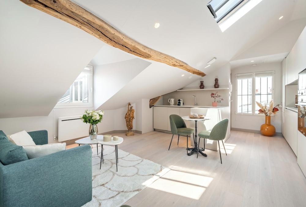 1537 Bourg Tibourg