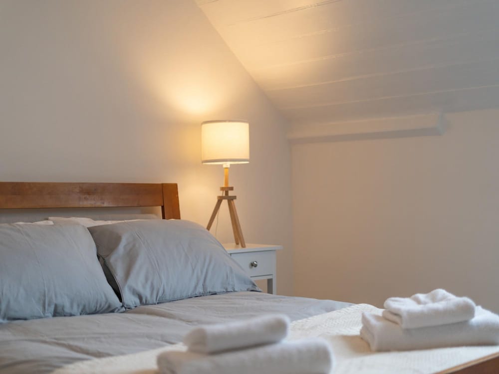 Bright Cheerful 2bed Maisonette Central Penzance view 2