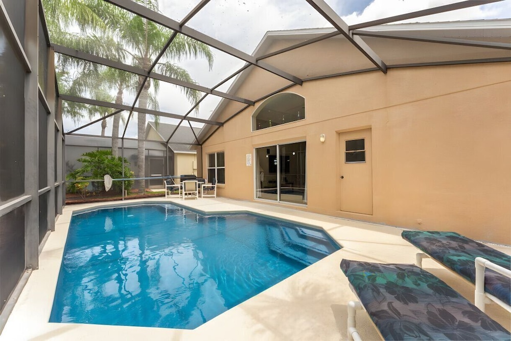 Cozy 4BR Villa w/ Priv Pool Lake Berkley Resort