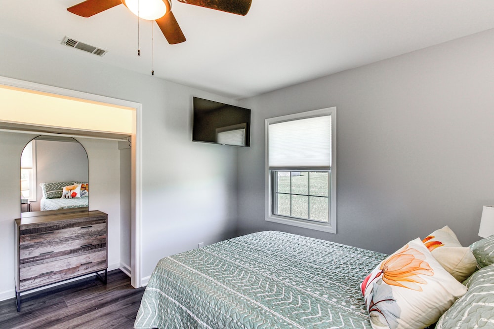 Group-friendly Home w/ Game Room in Albany!