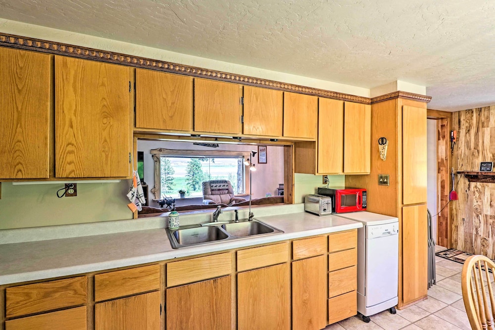 Cozy Montana Lake View Getaway - Fish & Hike! view 4