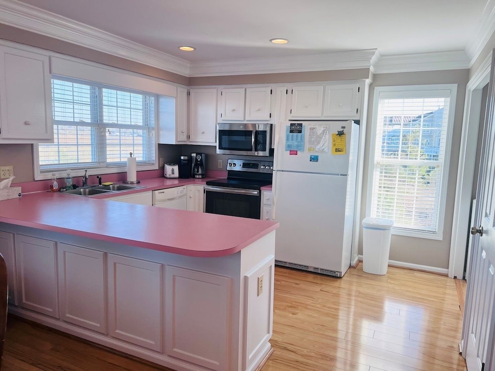 Victoria - 3 Br Home