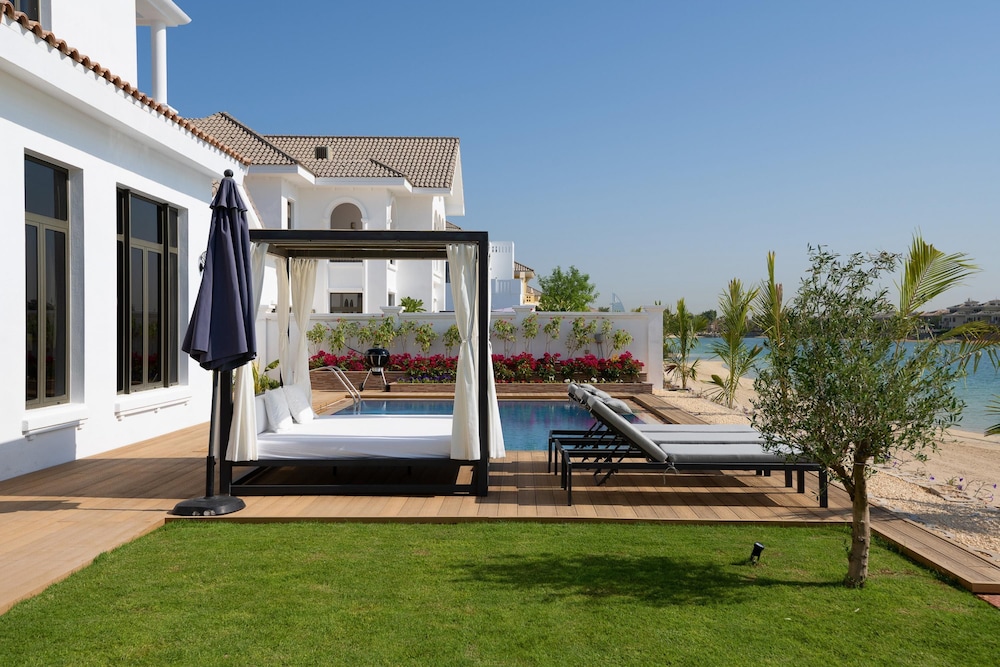 Villa on Beach w Private Pool The Palm Jumeirah