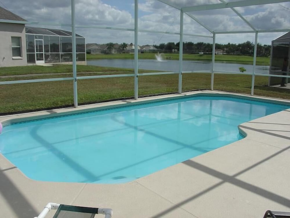 Ahr208 - Hampton Lakes - 5 Bed 3 Baths Villa view 5