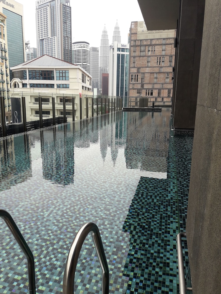 7Stonez Anggun Suites
