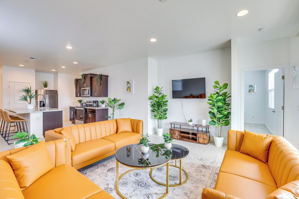 Near Downtown & Hiking: Home in Phoenix Suburbs!